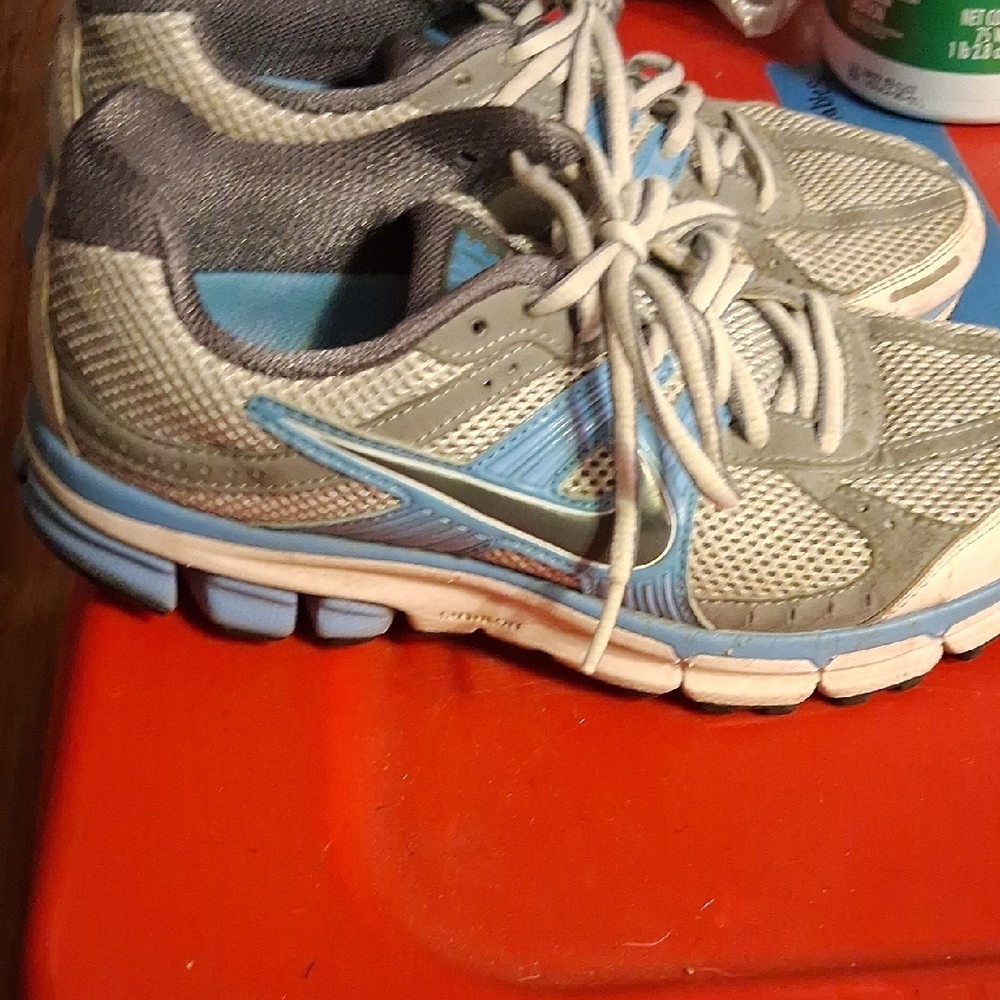 Nike Kids Sneakers in Light Blue and Gray Mesh - Picture 5 of 12